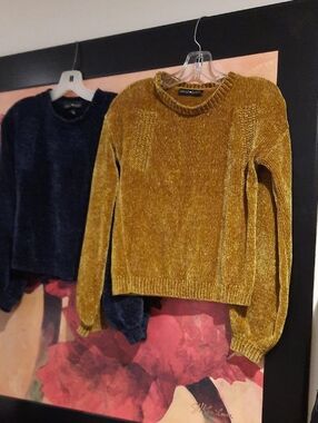 Lot of Two Chenille Crewneck Sweaters Authentic DEREK❤️HEART Gold & Blue Size L